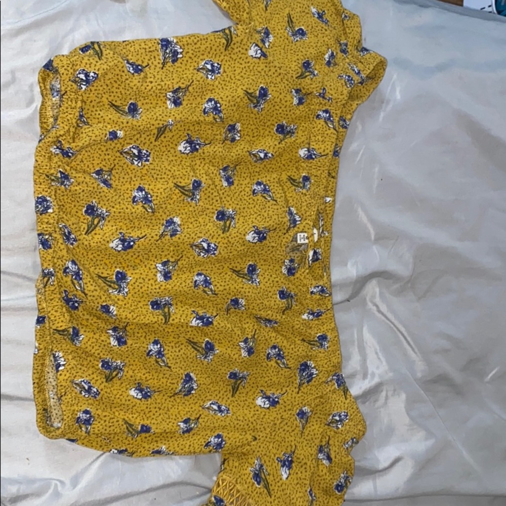 Cropped yellow shirt